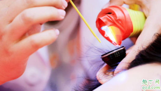 戴助听器和中耳炎有关系吗 中耳炎耳朵会疼吗