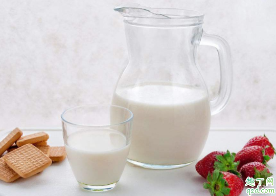 秋天花要经常浇水吗 过期的纯牛奶浇花好不好