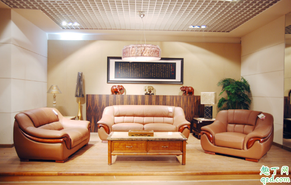 沙发不靠墙放可以吗 沙发不靠墙怎么装修