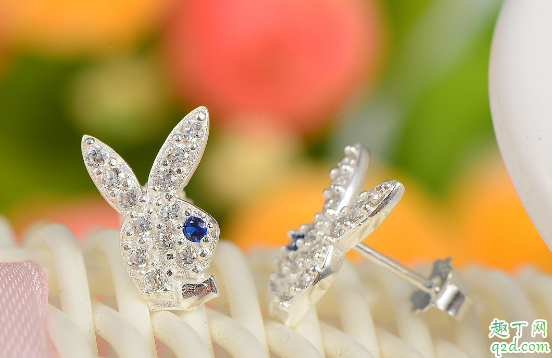 银饰用牙膏能清理干净吗 用牙膏清洗银饰品要注意什么