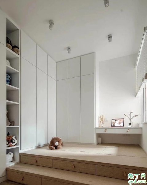 门墙面衣柜全部白色好看吗 卧室颜色搭配技巧有哪些