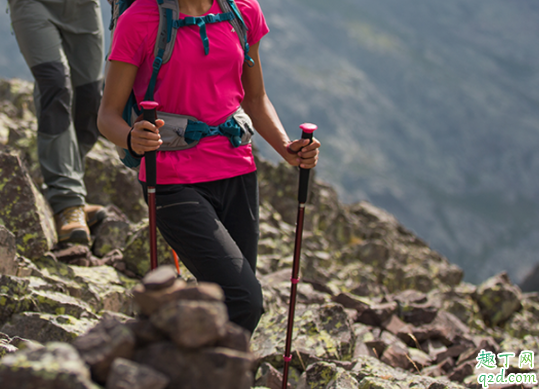 户外运动登山杖有用吗 上山时要用登山杖吗