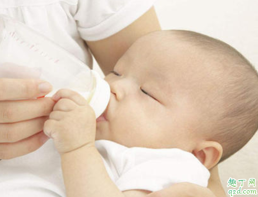 全母乳喂养宝宝需要喝水么 新生儿可以喝水吗