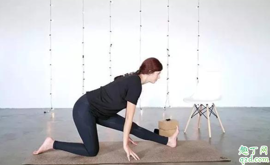 大腿肌肉怎么拉伸 健身后腿部怎么拉伸