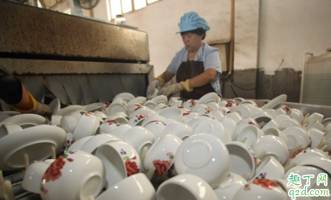 站着洗碗几分钟就腰疼怎么回事 站着洗碗腰疼是肾虚吗