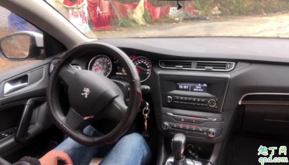 手刹没松开车会造成什么后果 手刹拉到底长时间有没有危害