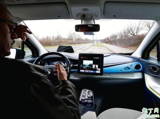 手动挡车可以用手刹代替脚刹吗 手动挡坡道起步用手刹吗