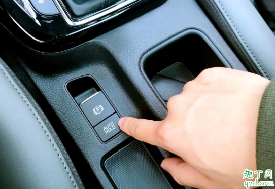 自动挡挂p挡拉手刹吗 有什么小窍门避免忘记放手刹