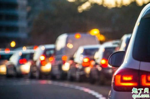 等红绿灯可以不拉手刹吗 为什么手刹冬天冻住了