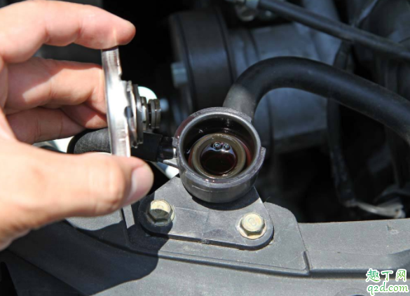 水泵坏了能继续开车吗 汽车水泵出水管没有压力怎么回事