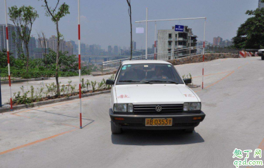 侧方位停车为什么只能倒车 侧方位倒车怎么倒