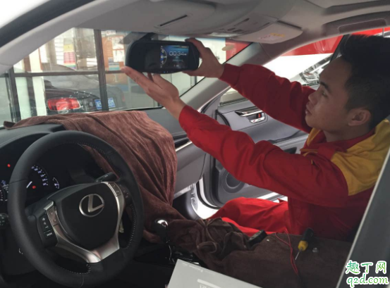 买行车记录仪看什么参数 行车记录仪怎么安装到车上