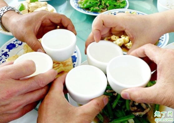 确定酒驾是验血还是吹气 酒驾是多少酒精含量