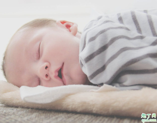 混合喂养的宝宝便便干燥是正常的吗 宝宝上火怎么看出来