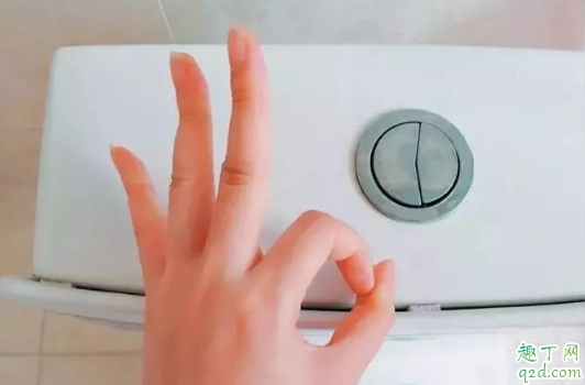 马桶上的两个按钮按哪个更省水 马桶一大一小按钮是什么意思