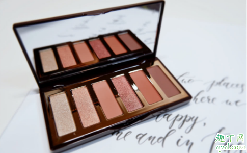 Charlotte Tilbury darling盘值得入手吗 CT6色眼影盘darling手臂试色