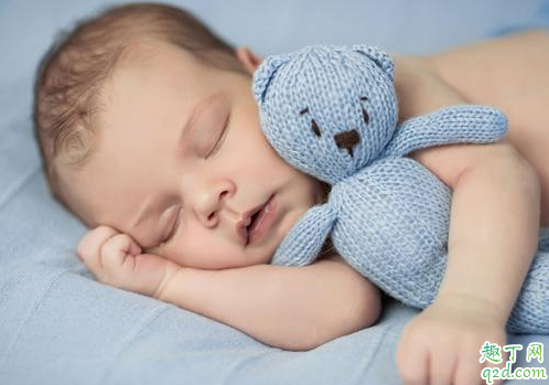 宝宝趴着睡觉要调整吗 几个月的宝宝趴着睡觉要调整