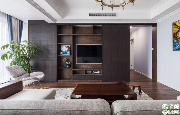 电视机挂墙上还是放桌上 电视机挂墙上和放桌上的优势对比