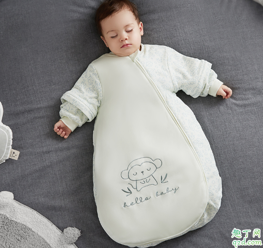 新生儿睡睡袋好还是盖被子好 新生儿睡睡袋有什么讲究