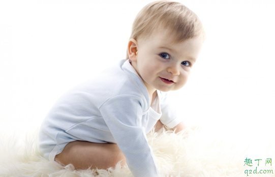 新生儿几个月剪头发合适 新生儿剪头发有什么讲究