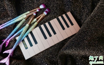 DAZA冬日钢琴键盘眼影盘怎么样 DAZA冬日钢琴键盘眼影盘使用测评