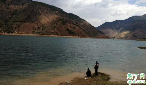 蚯蚓钓鱼怎么不滑勾 蚯蚓钓鲫鱼的小技巧