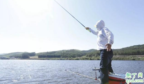 降温当天钓鱼钓多深适合 降温为什么好钓鱼