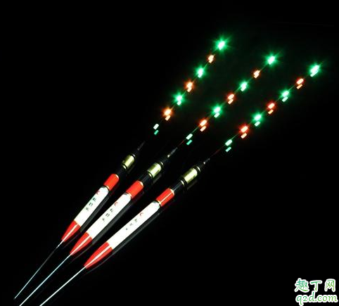 鲤鱼坑夜钓要不要开灯 夜钓鲤鱼是电子漂好还是夜钓灯好