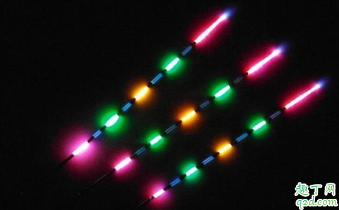 鲤鱼坑夜钓要不要开灯 夜钓鲤鱼是电子漂好还是夜钓灯好