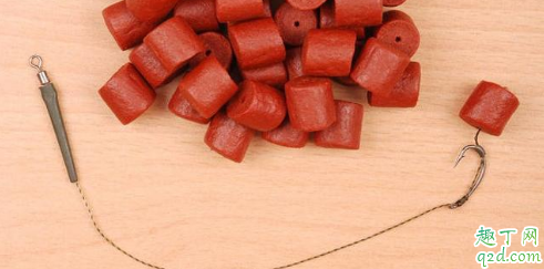 为什么鱼钩下水浮漂过几秒才立着 调好漂后钓鱼为什么吃铅会有变化