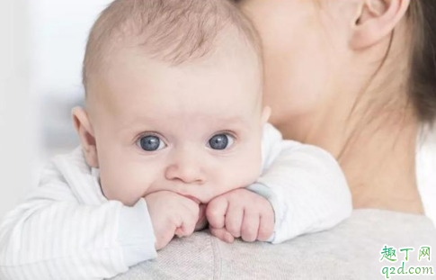 宝宝每天凌晨哼哼唧唧是什么原因 新生儿频繁伸懒腰哼唧怎么办