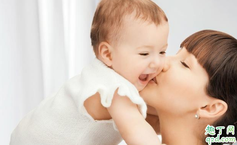 二个月的宝宝听力和成年人一样吗 二个月的宝宝听力还在发育吗