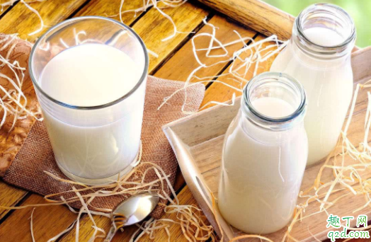 小孩可以把牛奶当喝水吗 孕妇多喝牛奶宝宝会变白吗