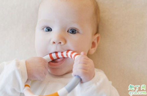 宝宝长牙喜欢咬人要阻止吗 宝宝长牙咬人用什么方法好