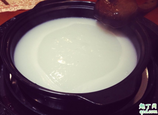 宝宝可以喝米汤冲的牛奶吗 宝宝喝米汤放点白糖可以吗