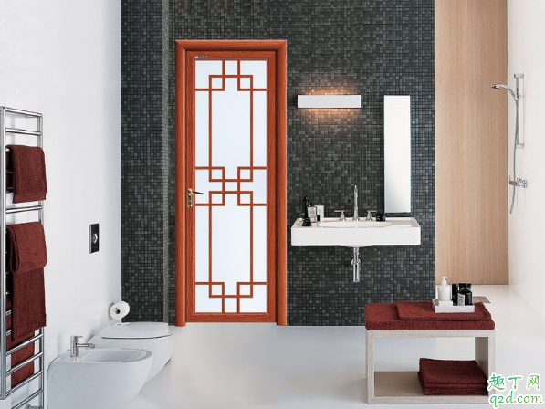 卫生间两边是卧室按什么门好 两个卧室中间是卫生间门选哪种好