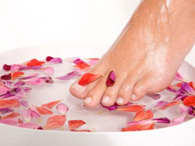 泡脚的好处，按摩脚底的方法，泡脚的最佳时间