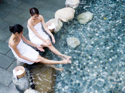 泡脚的好处，按摩脚底的方法，泡脚的最佳时间