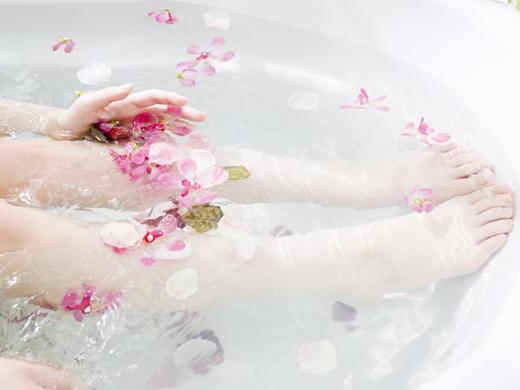 热水泡脚有什么好处 泡脚与养生 泡脚的最佳时间及温度