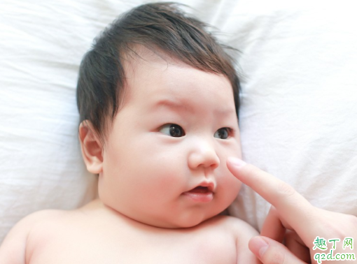 为什么小孩看东西头会斜 儿童斜视是什么症状