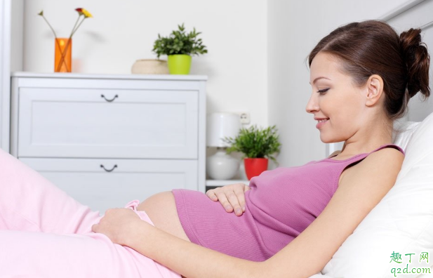 临产前洗澡好还是不洗澡好 临产前洗澡好不好