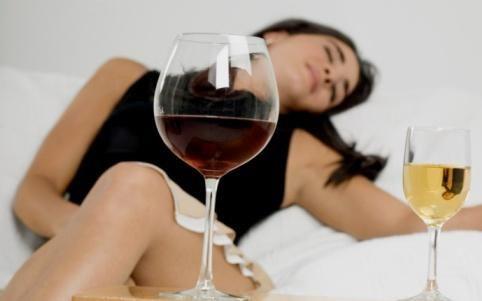 怎么样喝酒不容易醉？没有解酒药时喝酒前吃什么不容易醉