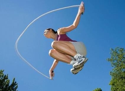 经常跳绳有什么好处？跳绳的最佳时间和次数 每周跳绳不应少于4次