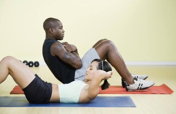 仰卧起坐最佳时间及正确做法 仰卧起坐避开五大误区