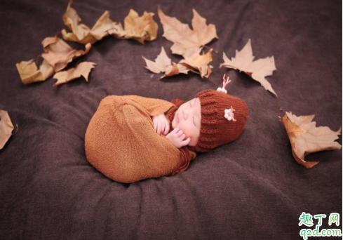 新生儿黄疸能不能喝葡萄糖 宝宝黄疸喂母乳有关系吗