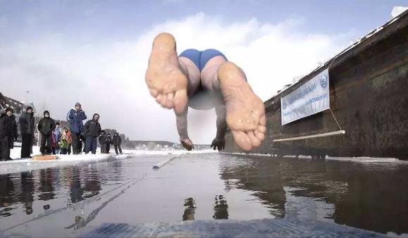 什么时候开始洗冷水澡最好？男女洗冷水澡的好处和坏处