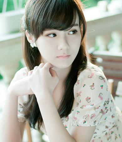 起床后上眼皮肿是怎么回事？有效缓解上眼皮肿的方法