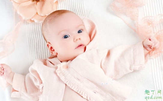 新生宝宝穿什么样的衣服合适 新生宝宝的衣服怎么挑选