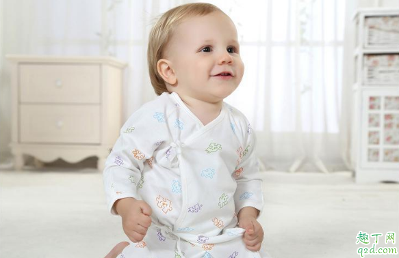 新生宝宝穿什么样的衣服合适 新生宝宝的衣服怎么挑选