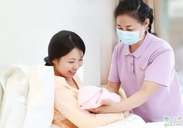 坐月子有必要请月嫂吗 坐月子请月嫂好还是自己人照顾好